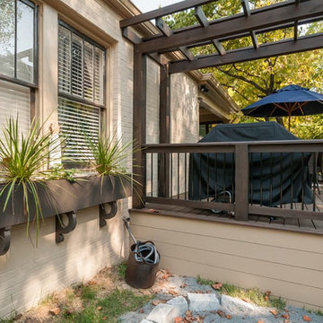 Cozy Deck and Covered Porch - Atlanta