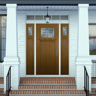 Foto di un grande patio o portico american style davanti casa con un parasole