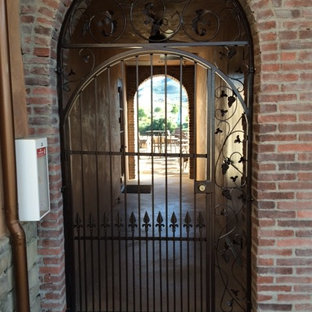 Foto di un patio o portico industriale davanti casa