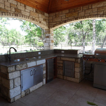Custom Traditional Style Outdoor Kitchen