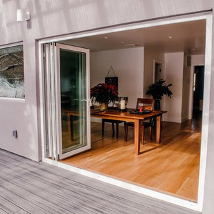 Idee per un portico american style di medie dimensioni e davanti casa con pedane