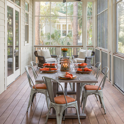 Cottage screened-in porch photo in Houston with decking and a roof extension