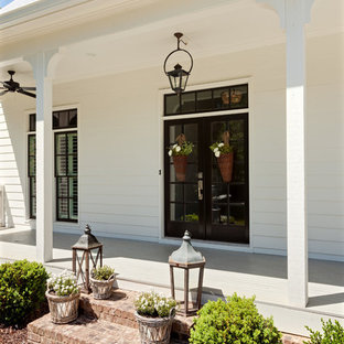 Immagine di un portico country davanti casa