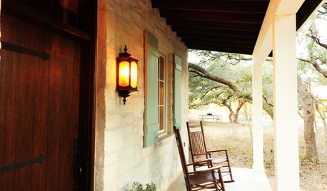 Houzz Tour: Movie Inspiration for a Texas Guesthouse
