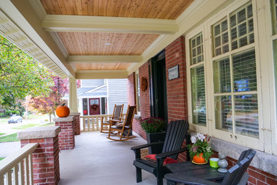 Inspiration for a timeless porch remodel in Toronto