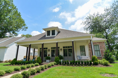 Exemple d'un porche d'entrée de maison avant nature de taille moyenne.