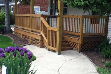 This is an example of a craftsman porch design in Chicago.