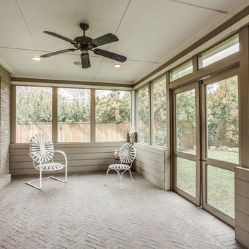 Hermosa Front Porch and Screened in Patio