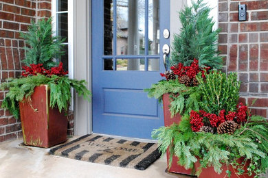 Ispirazione per un portico tradizionale davanti casa con un giardino in vaso