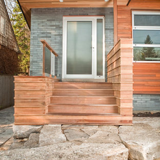 Idee per un piccolo portico minimalista davanti casa con pedane