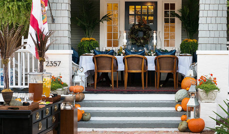 15 Entryways That Celebrate Fall With Dazzling Color