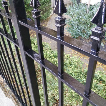 Lincoln Park fence refinishing