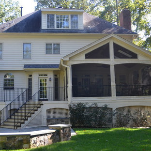 Esempio di un grande portico chic dietro casa con un portico chiuso e un tetto a sbalzo