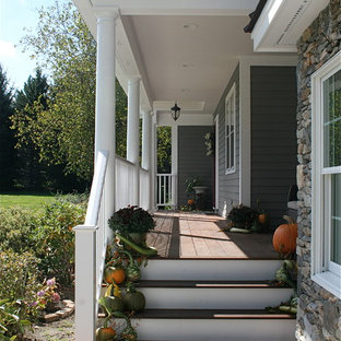 Foto di un portico classico davanti casa