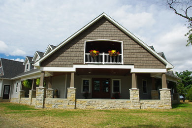 Foto de terraza campestre grande en patio delantero y anexo de casas con adoquines de piedra natural
