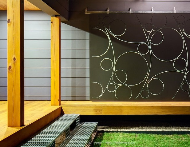 Contemporary Porch by Stuart Sampley Architect