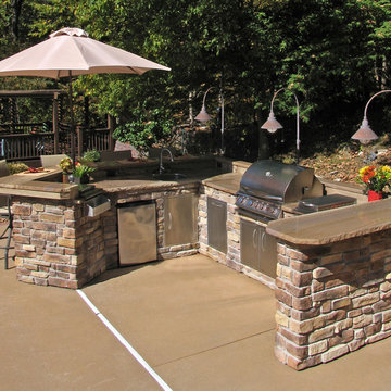 Outdoor Kitchen & Fireplace