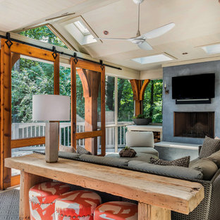 Transitional screened-in porch idea in Atlanta