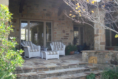 This is an example of an eclectic porch design in Dallas.