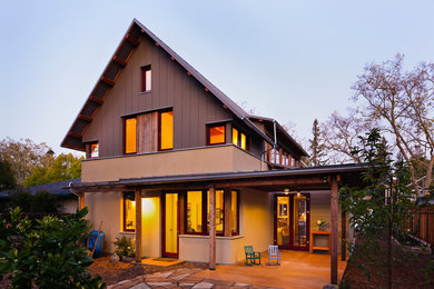 Cette photo montre un porche avec un jardin potager arrière tendance de taille moyenne avec des pavés en béton et une extension de toiture.
