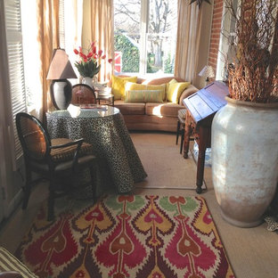 Esempio di un piccolo portico boho chic con un tetto a sbalzo