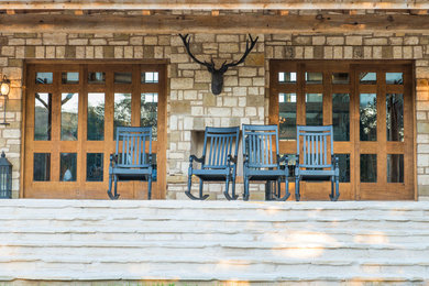 Mountain style porch idea in Austin