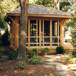 Foto di un portico stile rurale dietro casa e di medie dimensioni con pedane e un portico chiuso