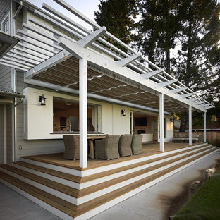Modelo de terraza de estilo de casa de campo con entablado