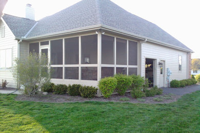 Mid-sized trendy screened-in side porch idea in Columbus with a roof extension