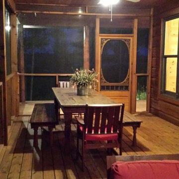 Screened in Porch - Log Cabin Home