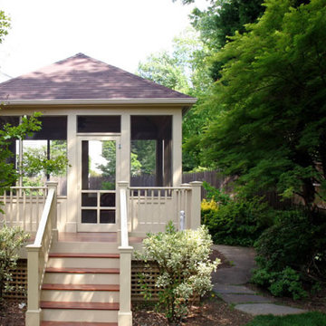 Screened Porch and Stairway