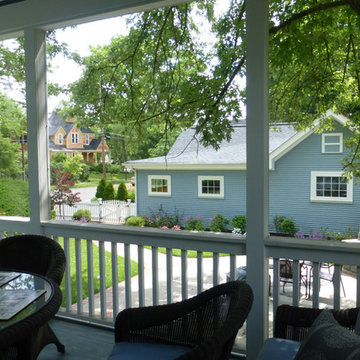 Screened Porch (overlooking Garage)