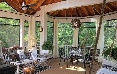 A Screened-In Porch Communes With Nature
