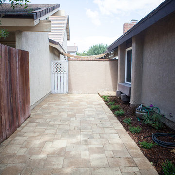 Sideyard with Paving stone walkway