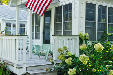 Inspiration for a coastal porch remodel in Chicago