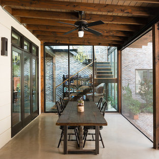 Immagine di un portico contemporaneo con un portico chiuso