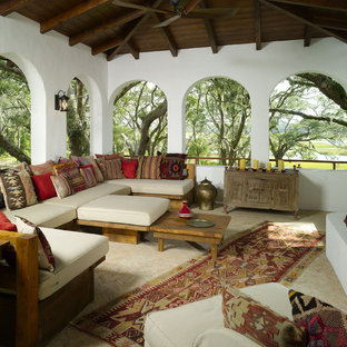 Foto de terraza mediterránea, en anexo de casas, con brasero
