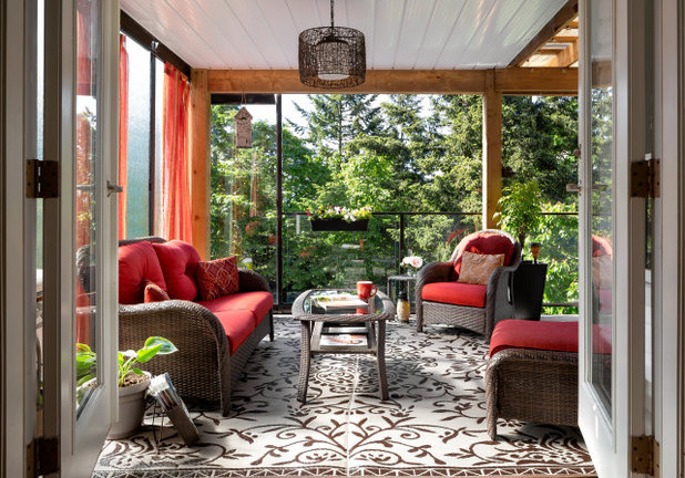 Transitional Porch by David Coulson Design Ltd.