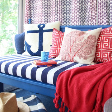 Sunbrella striped cushion rounds out lakehouse daybed