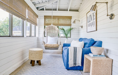 Houzz Tour: Chic Coastal Style and Beds for 12 in 870 Square Feet