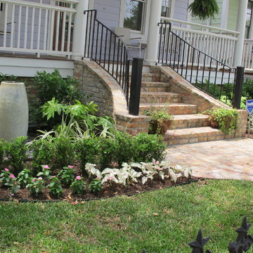 Traditional Front Yard Garden
