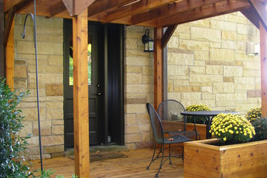 Esempio di un grande portico minimalista nel cortile laterale con un giardino in vaso, pedane e una pergola