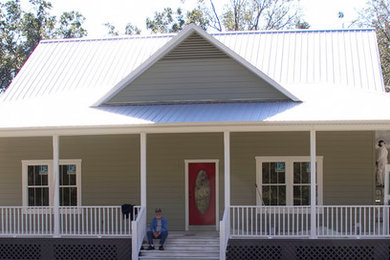 Cottage porch idea in Atlanta