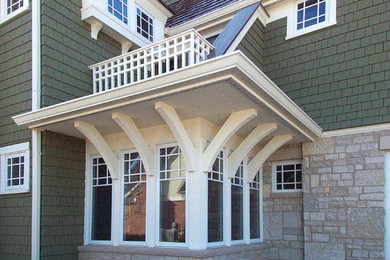 This is an example of a traditional porch design in Chicago.