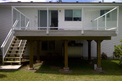 Minimalist porch idea in Vancouver