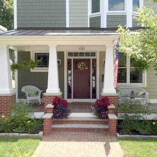 Esempio di un portico stile americano