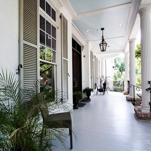 Inspiration for a timeless front porch remodel in Houston