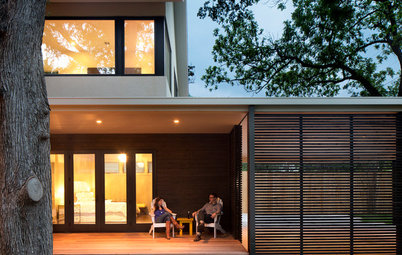 Houzz Tour: Up and Out Around a Heritage Tree