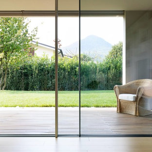 Idee per un ampio portico minimalista davanti casa