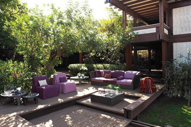 Foto di un patio o portico mediterraneo di medie dimensioni e dietro casa con pedane